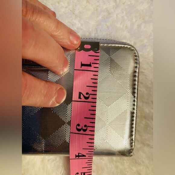 Anne Klein NWT Silver Metallic Wallet - Picture 11 of 11